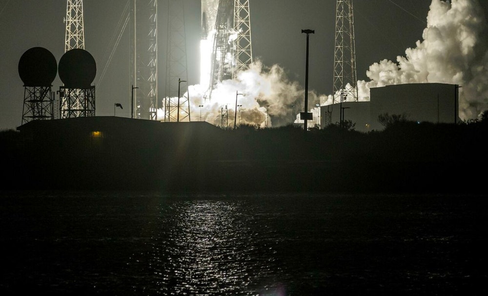 La NASA y SpaceX lanzaron este viernes con éxito desde Florida la misión tripulada Crew-12 con destino a la Estación Espacial Internacional (EEI) para reemplazar al equipo que regresó a la Tierra aproximadamente un mes antes de lo previsto, debido a la emergencia médica de uno de sus integrantes.
