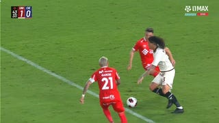 'Blooper' de Williams Riveros: nuevo error de defensa de Universitario que casi se convierte en gol de Cienciano [VIDEO]