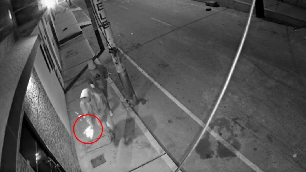 Cámara de seguridad capta momento en que detonan explosivo en una casa en Chimbote [VIDEO]