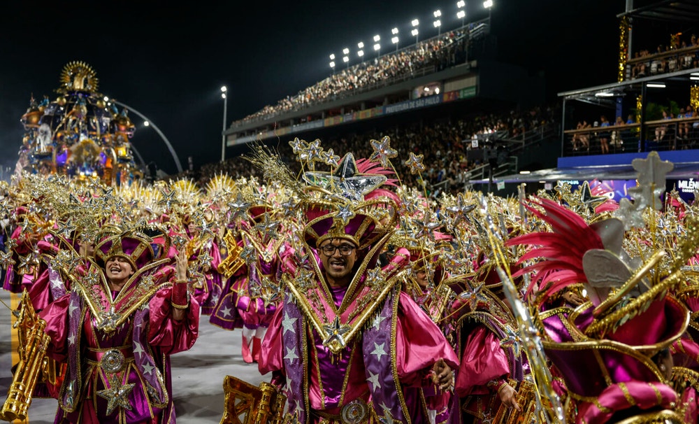 El Carnaval de Sao Paulo arrancó el viernes con desfiles de 14 escuelas de samba.