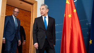 Si EE.UU. cruza líneas rojas como Taiwán, provocará un conflicto con China, advierte Wang Yi