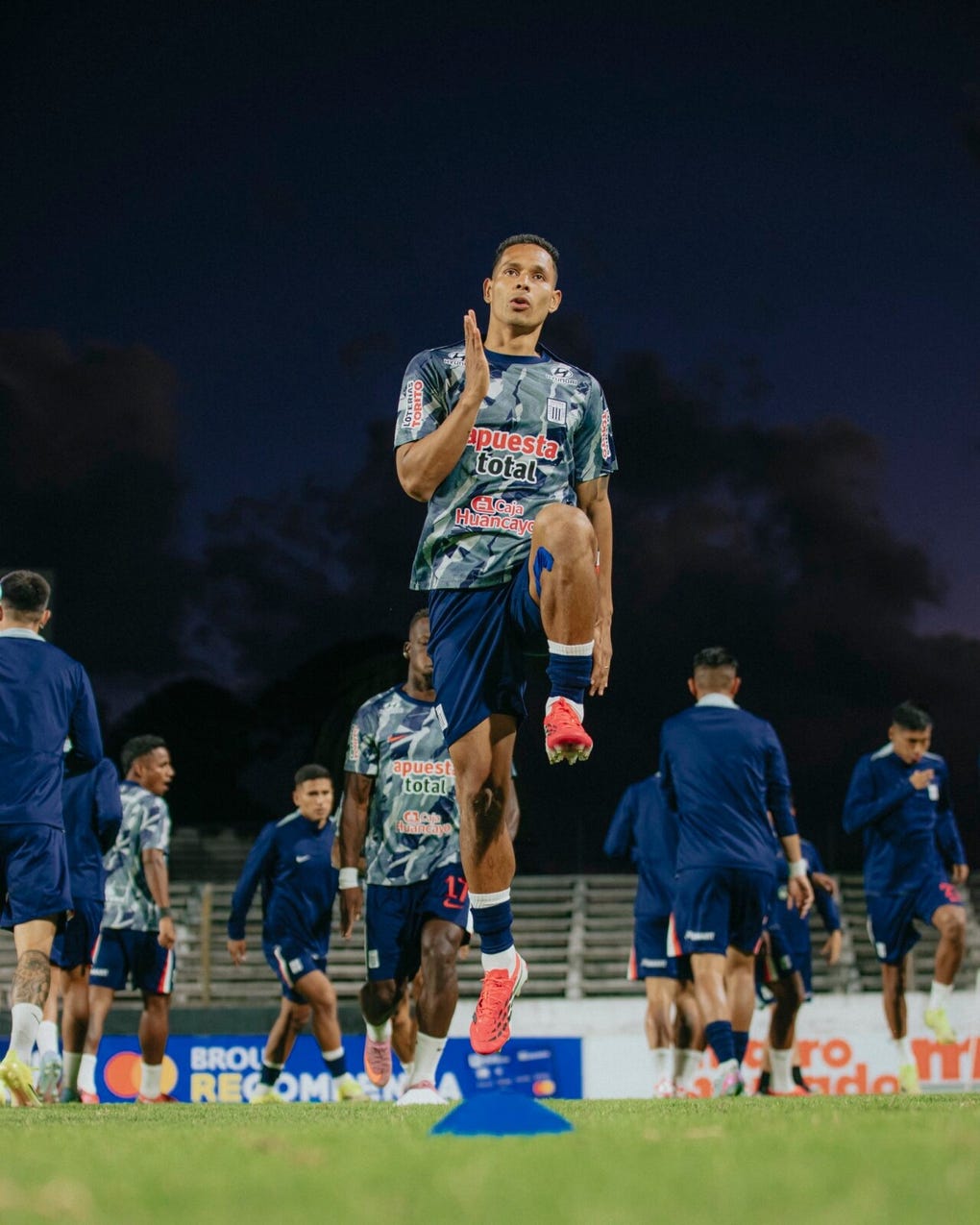 <strong>3. Renzo Garcés (Central)</strong>