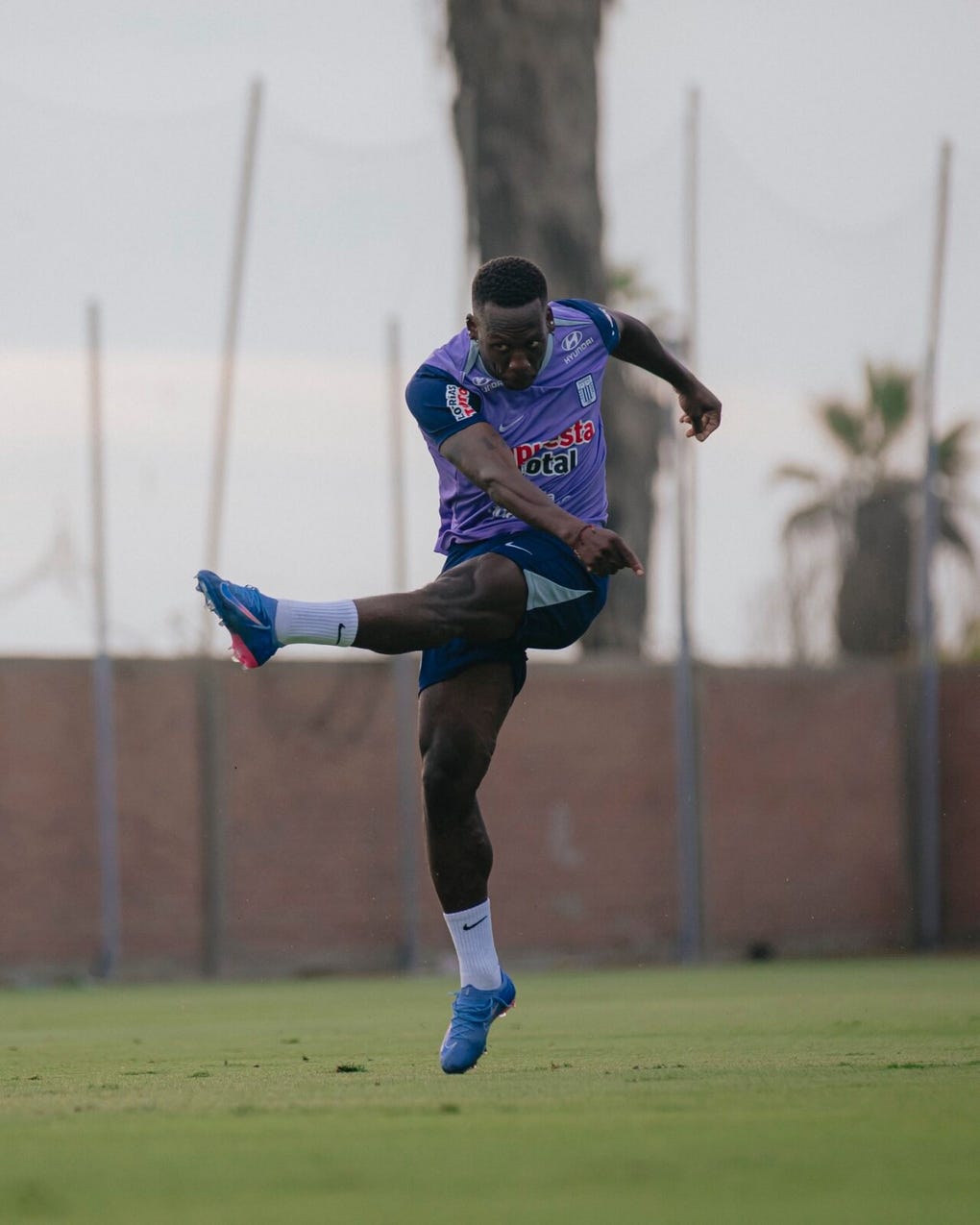 <strong>2. Luis Advíncula (lateral derecho):</strong>