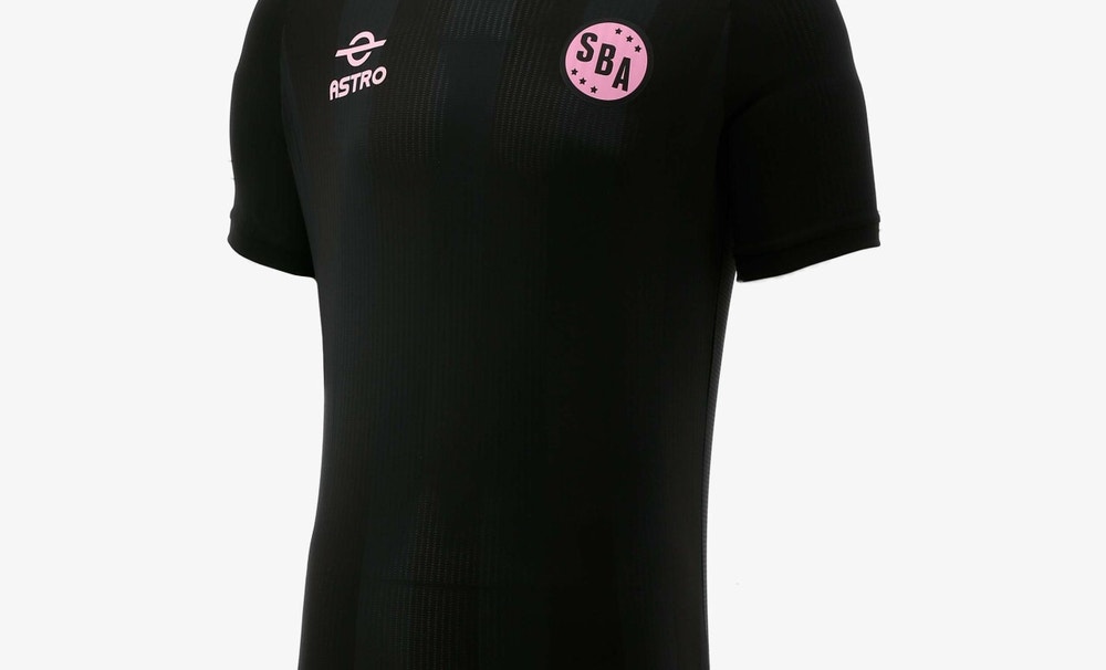 El cuadro mostró el nuevo modelo de camiseta.