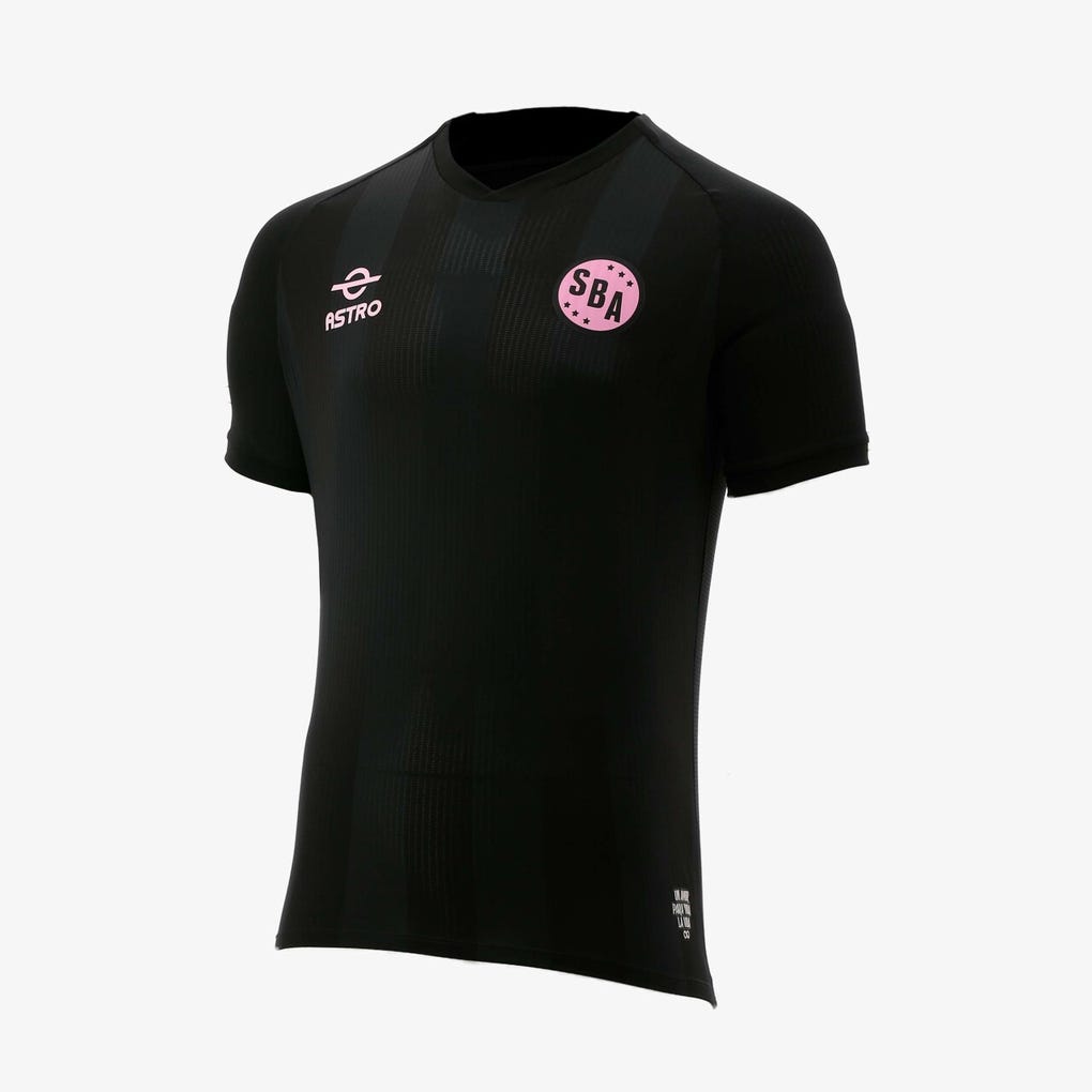 El cuadro mostró el nuevo modelo de camiseta.