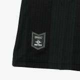 Diseño estilo Slim-Fit, además de estar hecho con microfibra, para asegurar la comodidad al vestirla