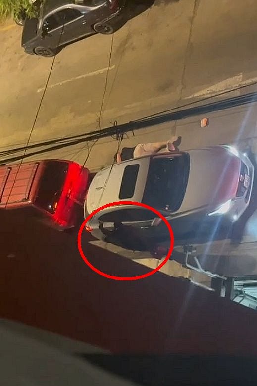 Uno de los asaltantes hizo disparos al aire para espantar a los testigos.