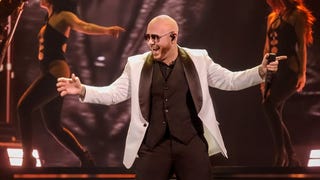 Pitbull intentará batir el récord Guinness de calvas postizas en su concierto en Londres