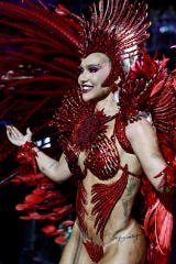 Vestida con un lujoso traje rojo brillante, pero con muchas transparencias, con pedrería y plumas que evocaban el tema que inspiró el desfile de la escuela, Fonseca cruzó los 700 metros del sambódromo al frente de los cerca de 300 percusionistas de la Invocada, como se conoce a la batería (orquesta) de Grande Río.