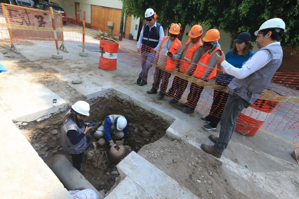 Los arqueólogos determinaron que la forma de entierro forma parte del estilo de la cultura Blanco sobre Rojo, una sociedad que se desarrolló al final del periodo Formativo.