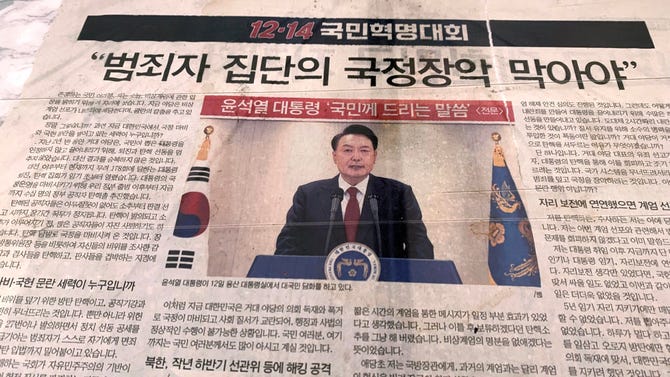 El partido gobernante de Corea del Sur urge la pena capital contra el expresidente Yoon