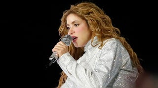 Shakira sorprende con su reacción al ver una foto de Piqué en concierto y el video se hace viral