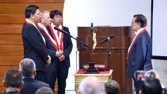 José María Balcázar juró como presidente de la República tras censura de José Jerí