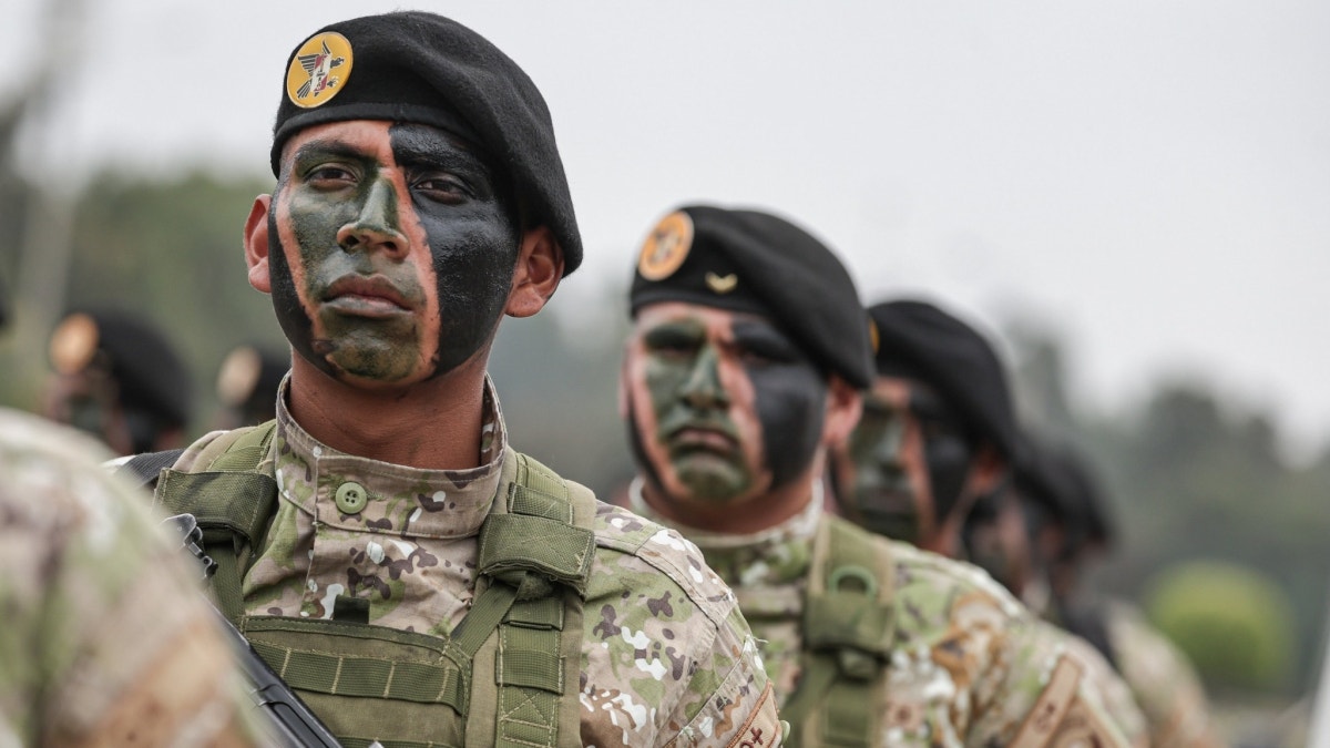 Siete militares heridos y uno desaparecido deja explosión en un cartel del Ejército en Pisco
