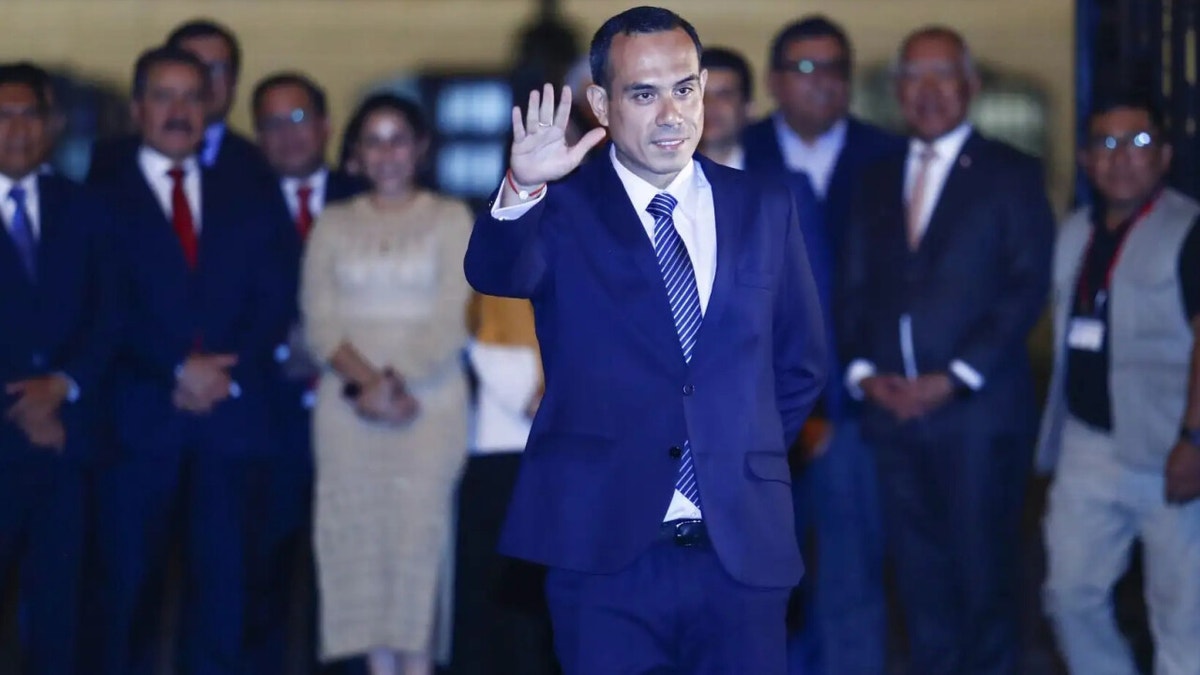 Gargurevich atribuye la alta rotación presidencial y la crisis a las peleas políticas y la llegada de grupos de poder