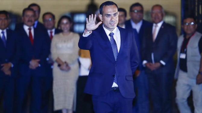 Proética atribuye la alta rotación presidencial y la crisis a las peleas políticas y la llegada de grupos de poder