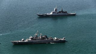 Irán y Rusia celebran maniobras navales en el mar de Omán en medio de tensiones con EE. UU.