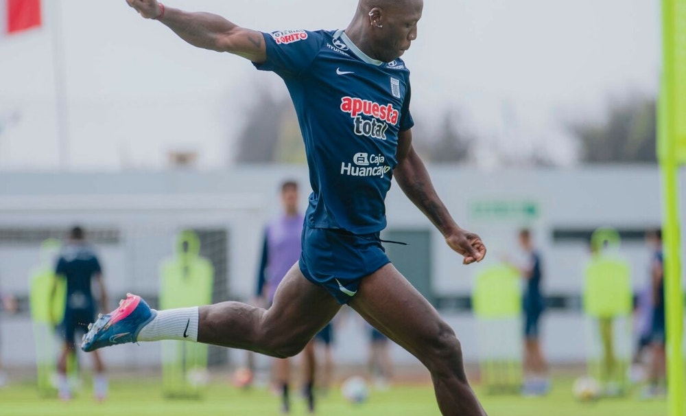 2. Luis Advíncula (Lateral derecho)
