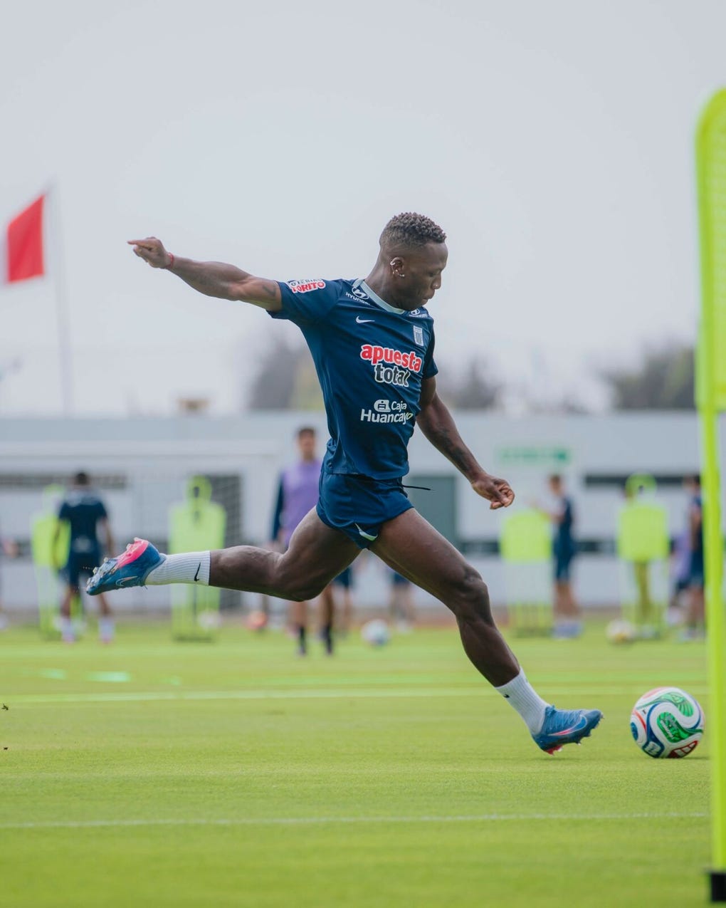 <strong>2. Luis Advíncula (Lateral derecho)</strong>