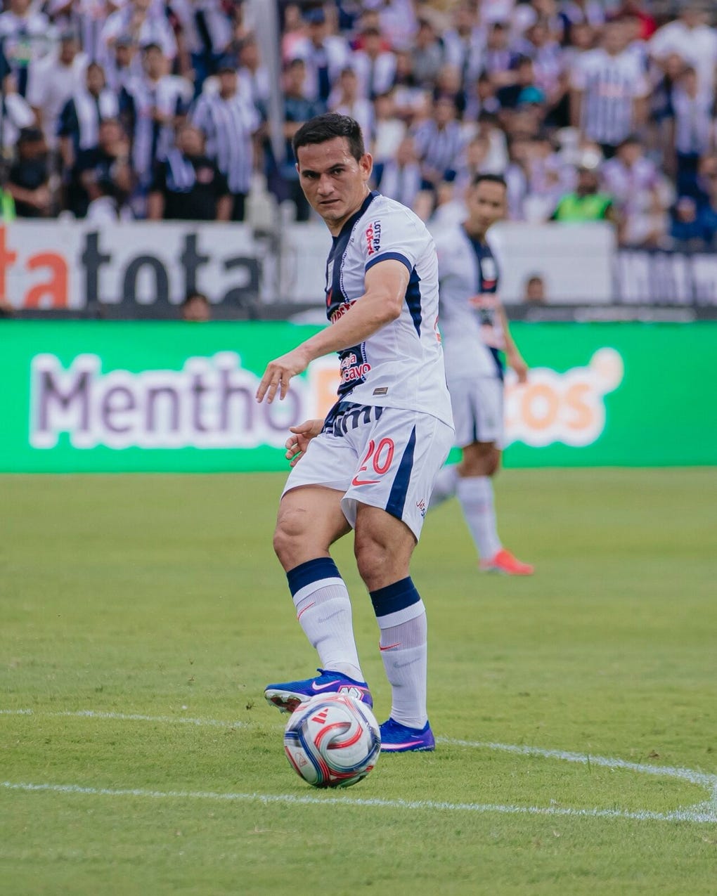 <strong>8. Jairo Vélez (Extremo derecho)</strong>