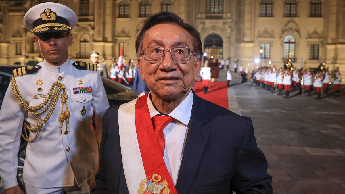 “Eso no se resuelve así”: presidente José María Balcázar en desacuerdo con la extinción del INPE