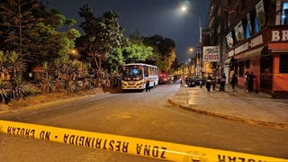 ¡Hasta cuándo! Delincuentes balean bus de transporte público con pasajeros a bordo en El Agustino