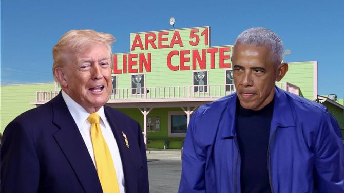 Donald Trump dice que Barack Obama no debió hablar sobre extraterrestres: 