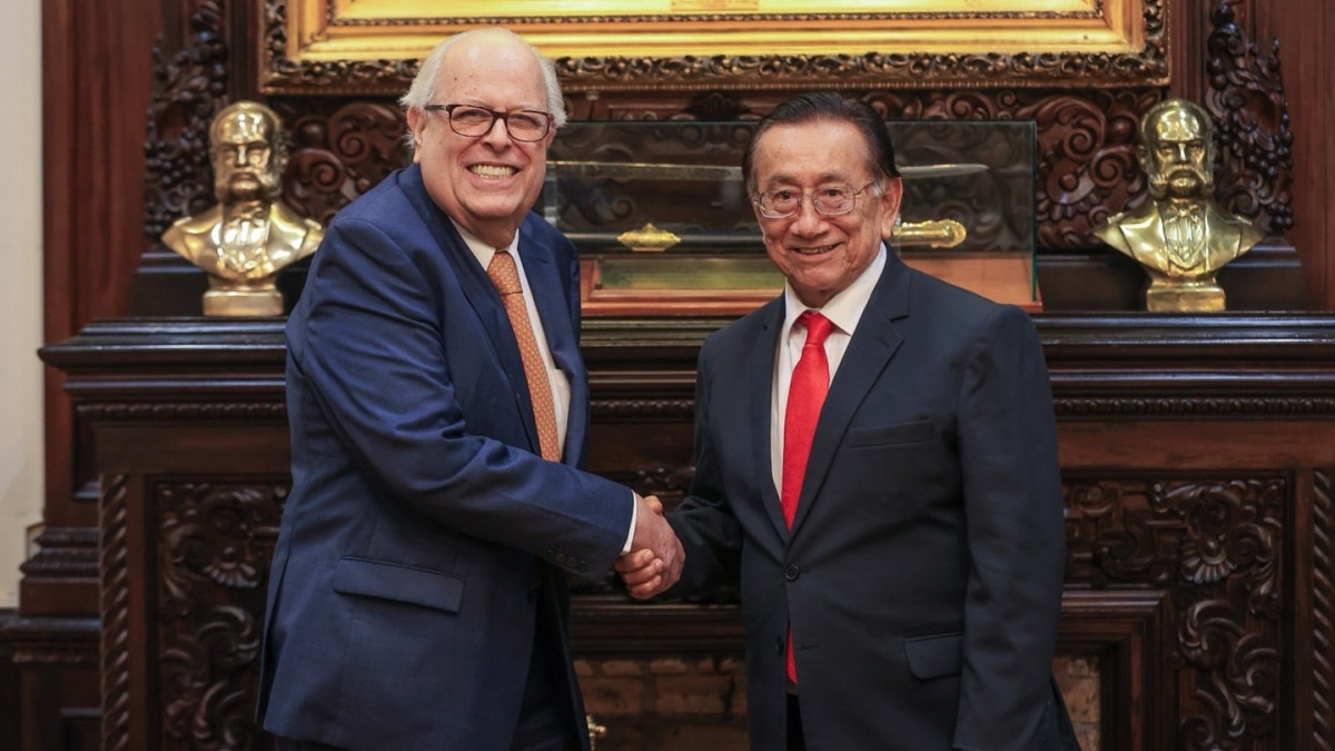 José María Balcázar y Julio Velarde se reunieron en Palacio de Gobierno