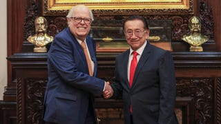 José María Balcázar y Julio Velarde se reunieron en Palacio de Gobierno