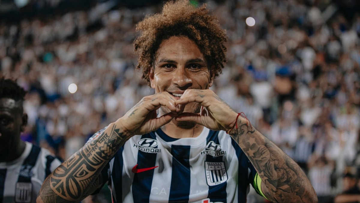 Paolo Guerrero deja atrás sus rulos y luce radical cambio de look: se rapó la cabeza