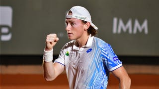 Ignacio Buse derrotó a Joao Fonseca y clasificó a los cuartos del Río Open 2026