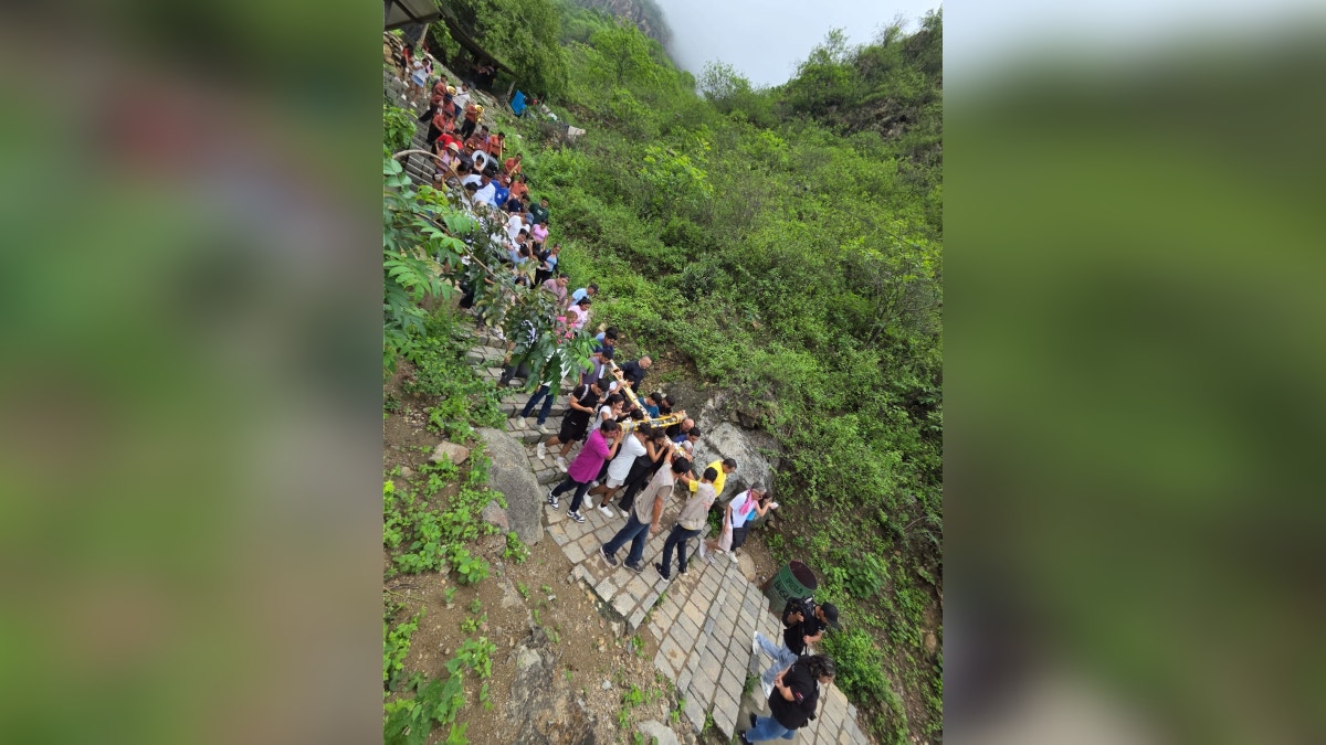 Lambayeque: bajan a la cruz de Motupe de cerro para protegerla de las lluvias