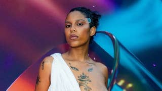 Tokischa y el revelador vestido que dejó poco a la imaginación en Premio Lo Nuestro 2026