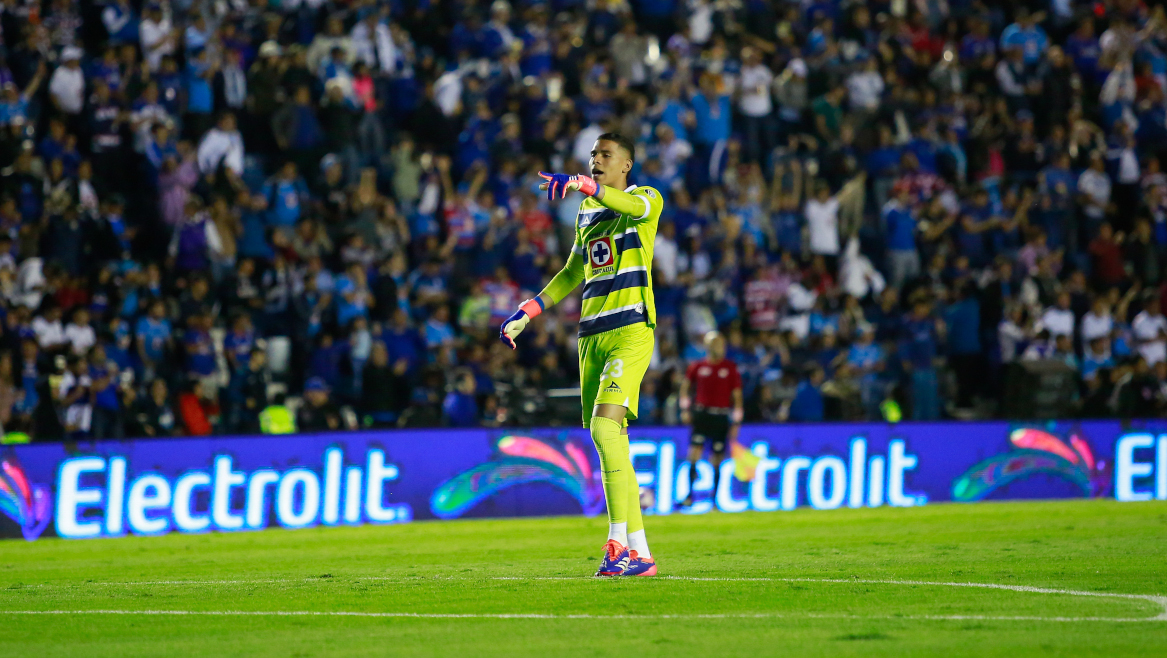 Liga MX: Chivas se enfrenta ante Cruz Azul con la meta de mantener su invicto y buscar la cima