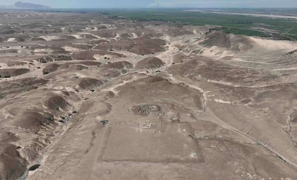 Un equipo de investigadores peruanos descubrió un nuevo geoglifo y un templo en la zona.