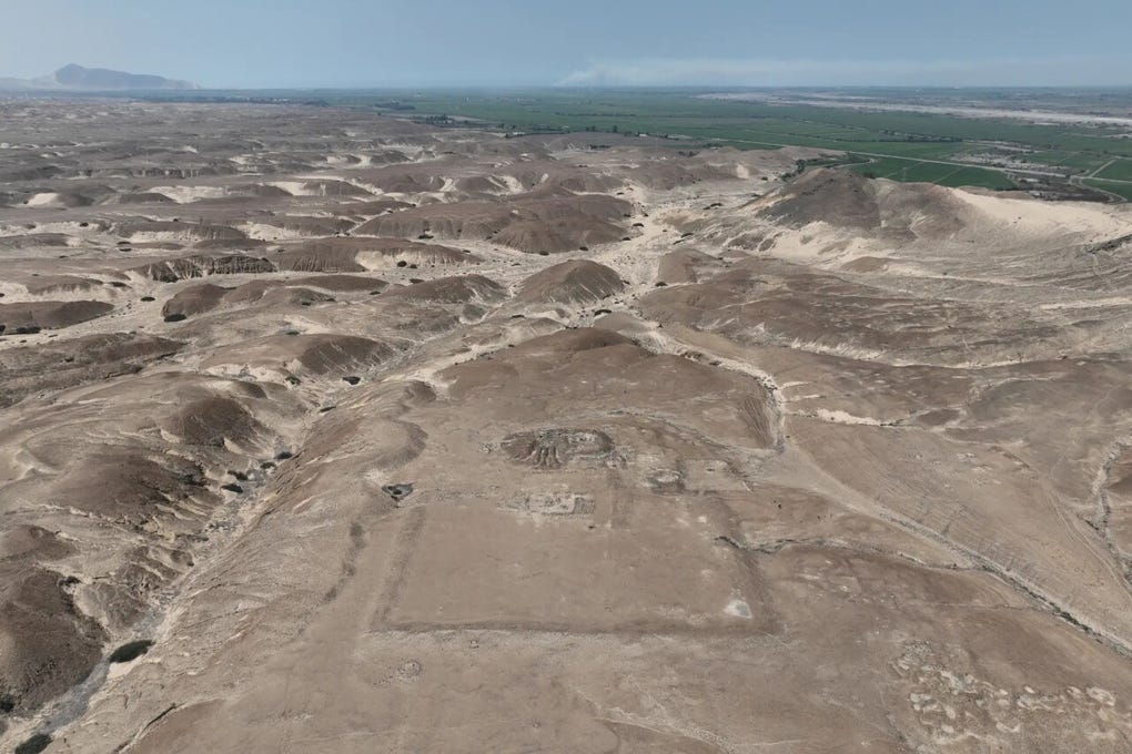Un equipo de investigadores peruanos descubrió un nuevo geoglifo y un templo en la zona.