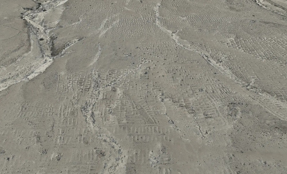 Descubren geoglifo y templo Chimú en el valle de Chicama.