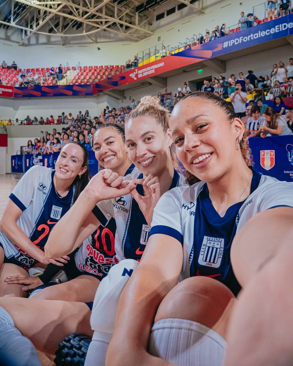 Las blanquiazules vencieron por 3-1 a San Martín y sueñan con el título.