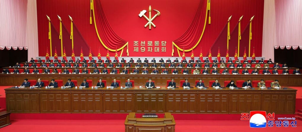 Sectores como la economía o la defensa registraron éxitos notables, amplios y radicales desde el anterior encuentro, celebrado en 2021, dijo Kim Jong-un.