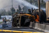 Un camión que transportaba gas licuado explotó este jueves en una autopista de Santiago, la capital de Chile, provocando la muerte de cuatro personas y dejando al menos otras 17 heridas, diez de ellas en estado grave.