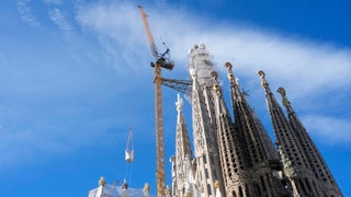 Más cerca del sueño de Gaudí: la Sagrada Familia de Barcelona alcanza su altura máxima