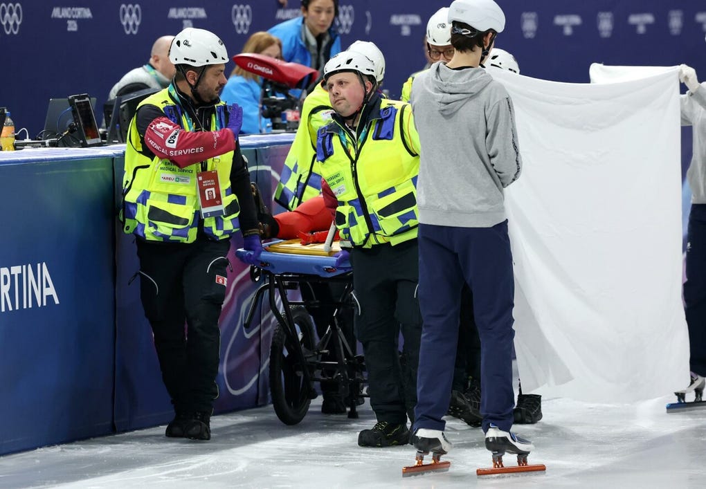 La joven patinadora polaca fue atendida por paramédicos y trasladada de emergencia a un hospital, para ser atendida. Fueron momentos de mucha preocupación entre el público y las deportistas; y la prueba tuvo que ser interrumpida.