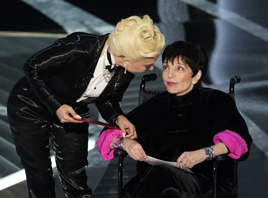 Liza Minnelli afirma que la Academia la obligó a usar silla de ruedas en los Oscar 2022.