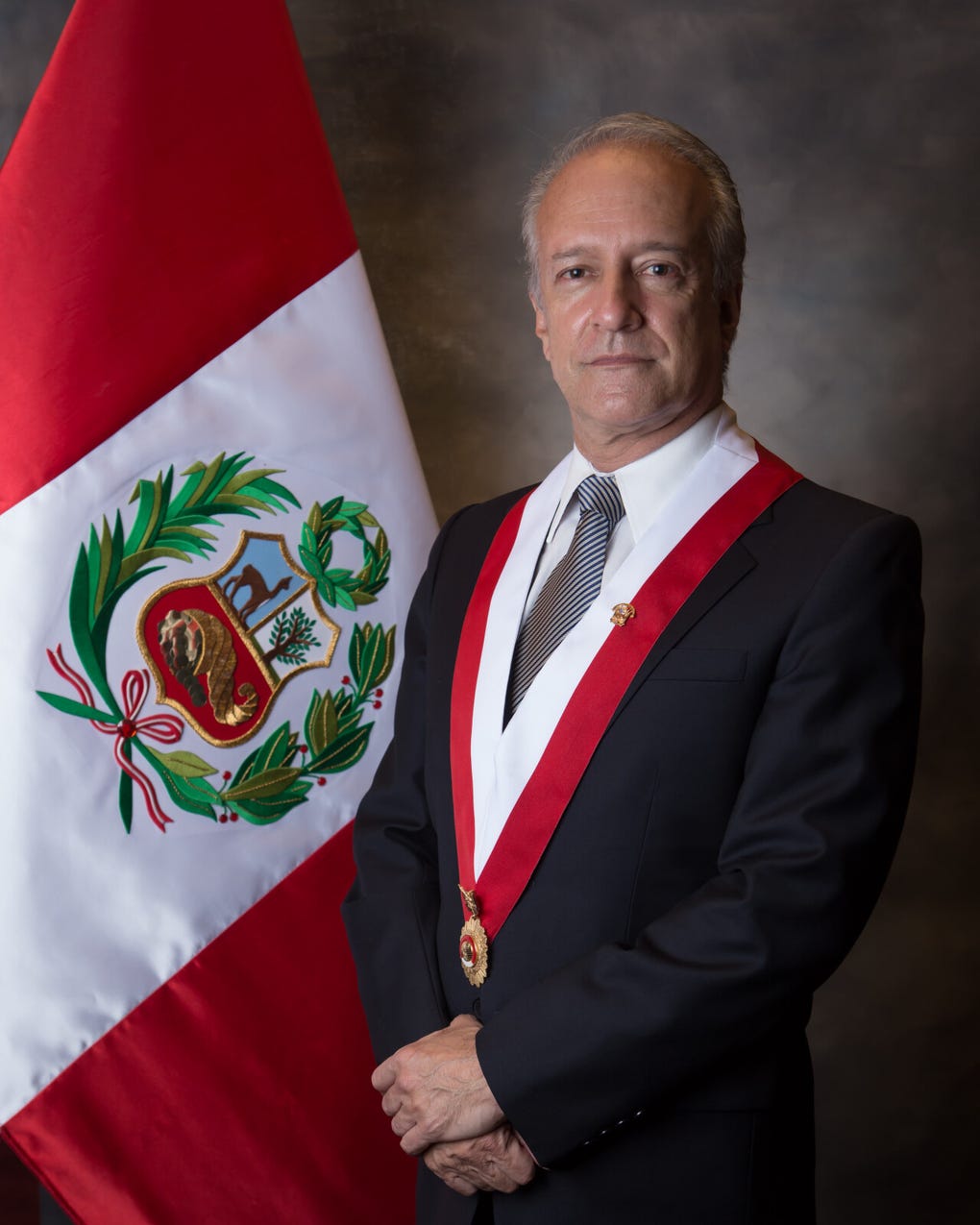 El parlamentario fujimorista <a href=https://rpp.pe/politica/congreso/hernando-guerra-garcia-murio-en-arequipa-tras-sufrir-una-descompensacion-noticia-1508058 data-mce-href=https://rpp.pe/politica/congreso/hernando-guerra-garcia-murio-en-arequipa-tras-sufrir-una-descompensacion-noticia-1508058>Hernando Guerra García</a>, de 60 años, murió en Arequipa el 29 de septiembre de 2023 por una causa patológica. El legislador perdió la vida después de descompensarse.