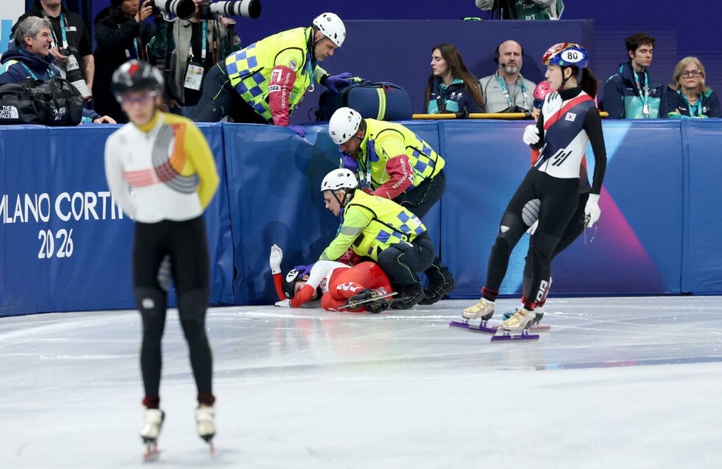 La polaca Kamila Sellier sufrió una escalofriante lesión durante una carrera por los cuartos de final de los 1 500 metros de patinaje short-track de los Juegos Olímpicos de Invierno Milán-Cortina 2026.