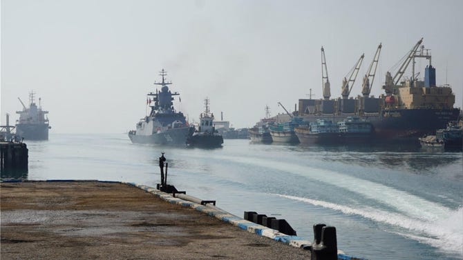 Irán se cubre en múltiples frentes: mientras negocia, se prepara para un ataque de Estados Unidos