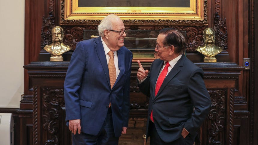 Un día después que jurara como presidente interino, Balcázar se reunió con Julio Velarde, presidente del Banco Central de Reserva, en Palacio de Gobierno