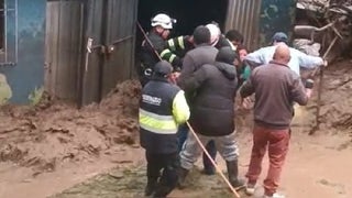 Arequipa: 15 personas fueron rescatadas luego de que quedaran atrapadas por el desborde de huaicos