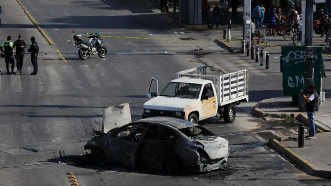 México: Crimen organizado bloquea vías en Jalisco y Michoacán en respuesta a operativo de las Fuerzas Federales