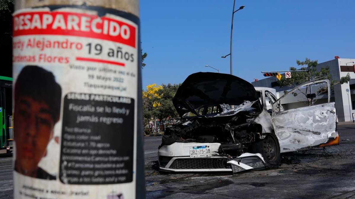 Bloqueos y quema de vehículos y negocios en diversos estados de México tras muerte de 'El Mencho' [FOTOS]